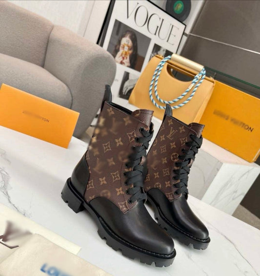 Stylish boots size 8